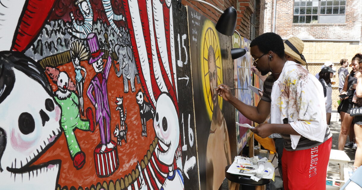 Artists and crowds at Urban Scrawl in the Franklinton Arts District