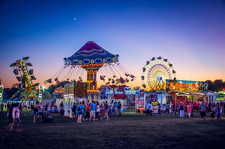 Vendors and crowds at Springfield Extravaganza