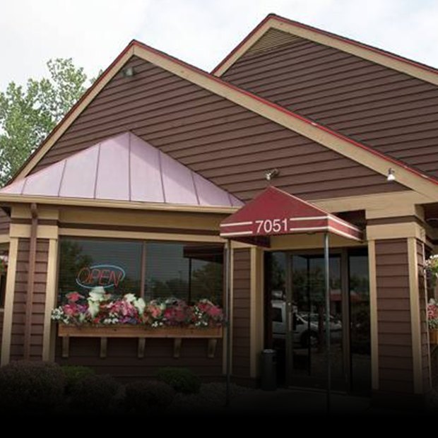 Hickory House Reynoldsburg storefront with striped awning