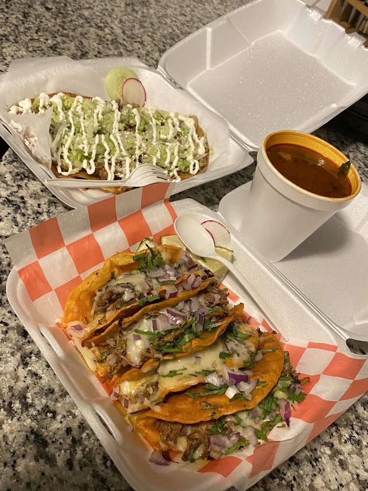 Los Agavez Taqueria food truck in Clintonville