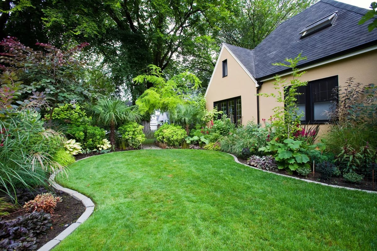 Meyers Landscape Services landscaped residential yard